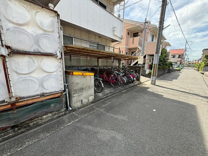 物件外観写真4　(駐輪場)