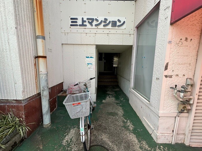 物件外観写真6　(エントランス部分)
