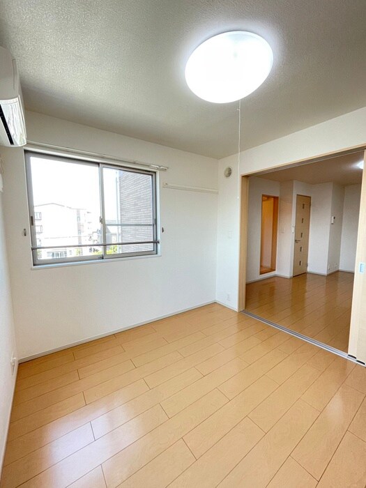 物件内観写真9　(居室)