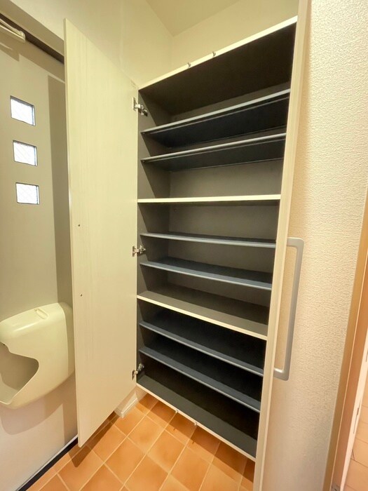 物件内観写真18　(靴箱)