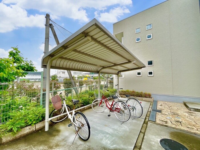 物件外観写真5　(駐輪場)