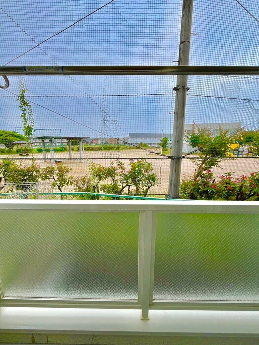 物件内観写真17　(室内からの展望)