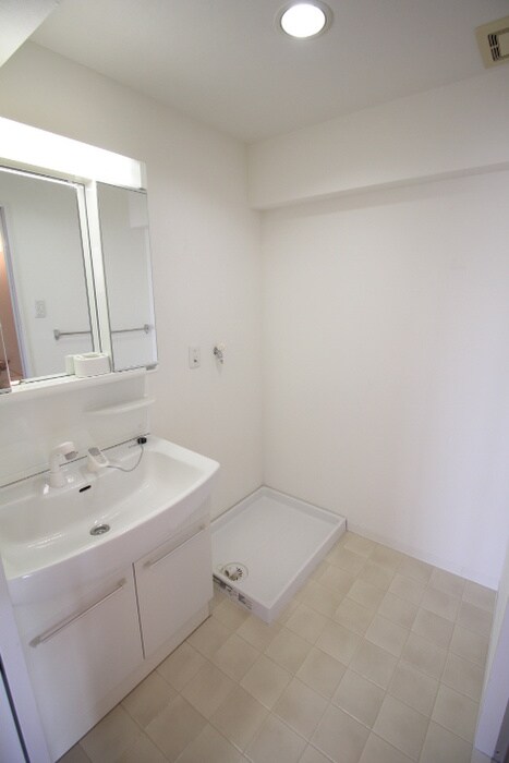 物件内観写真12　(洗濯機置場)