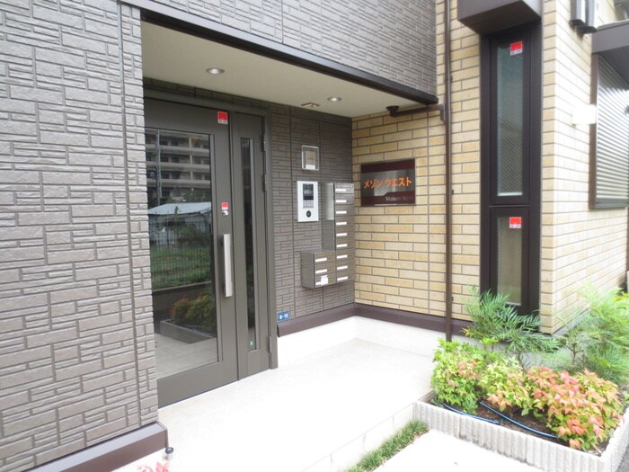 物件外観写真4　(エントランス部分)