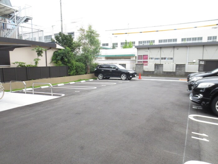 物件外観写真5　(駐車場)