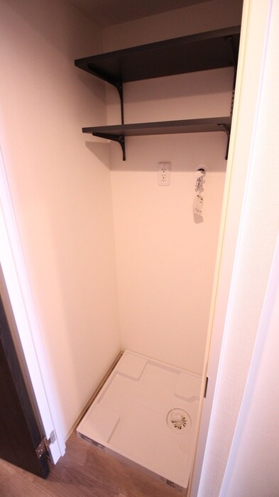 物件内観写真9　(洗濯機置場)