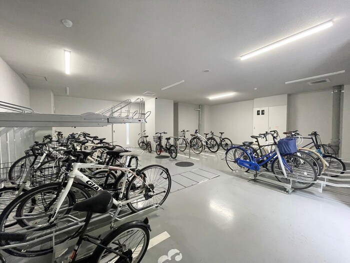 物件外観写真5　(駐輪場)