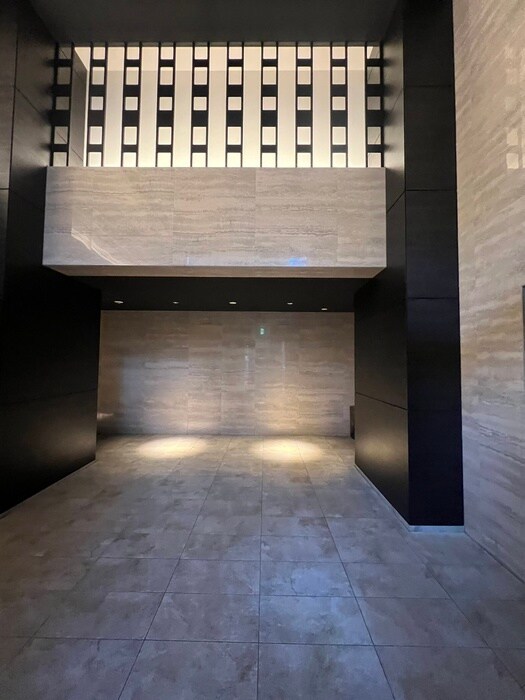 物件外観写真5　(エントランス部分)