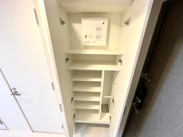 物件内観写真15　(靴箱)