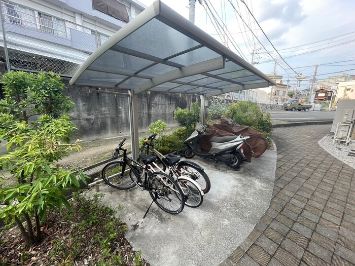 物件外観写真3　(駐輪場)