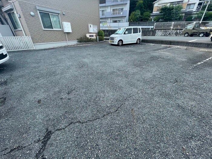 物件外観写真4　(駐車場)