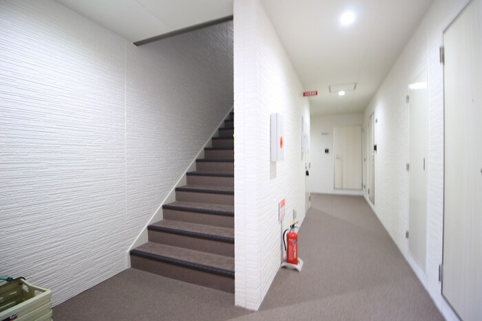 物件外観写真5　(エントランス部分)