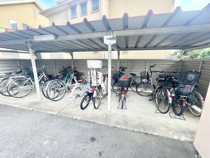 物件外観写真6　(駐輪場)
