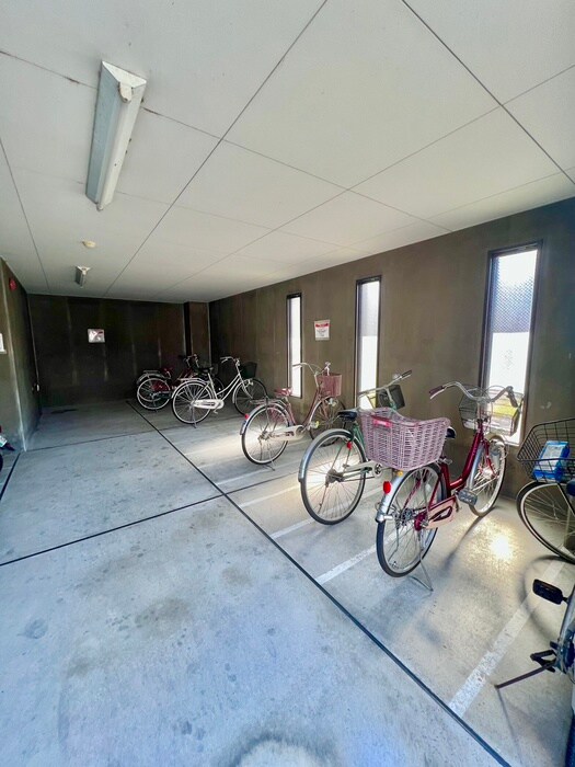 物件外観写真3　(駐輪場)