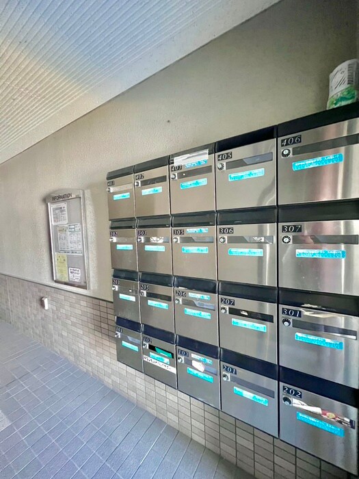 物件外観写真5　(エントランス部分)