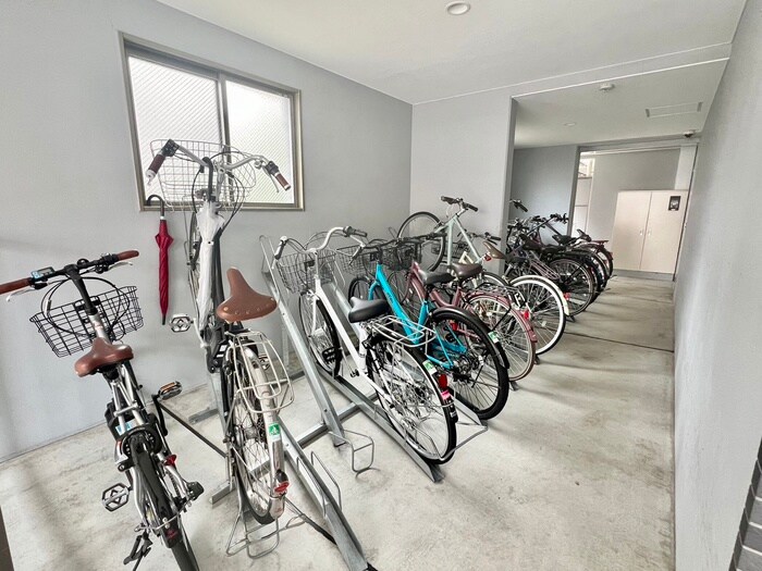 物件外観写真3　(駐輪場)