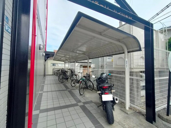 物件外観写真4　(駐輪場)
