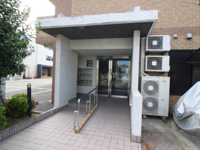 物件外観写真5　(エントランス部分)