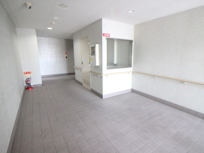 物件外観写真6　(エントランス部分)