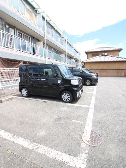 物件外観写真3　(駐車場)