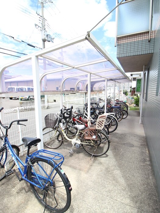 物件外観写真4　(駐輪場)