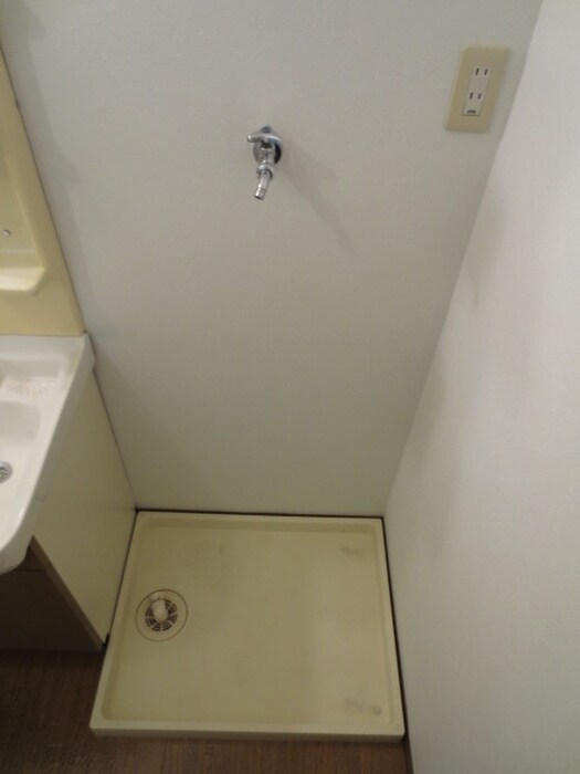 物件内観写真12　(洗濯機置場)