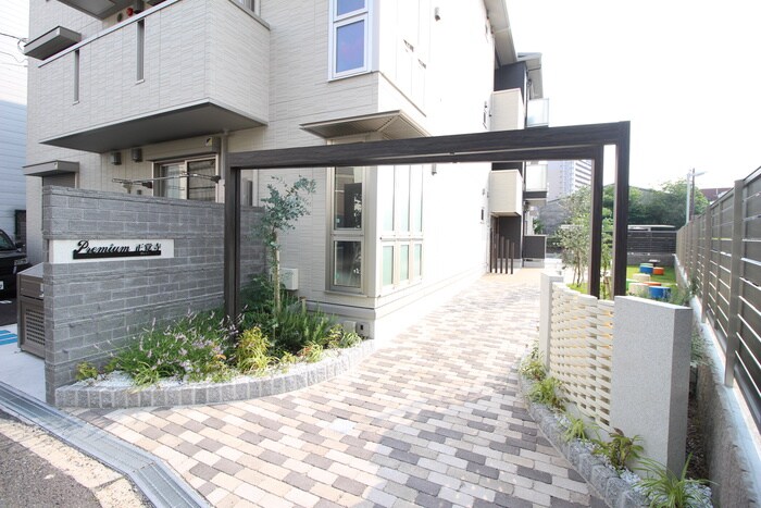 物件外観写真4　(エントランス部分)