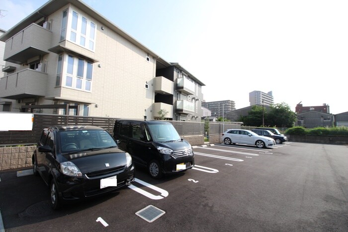 物件外観写真6　(駐車場)