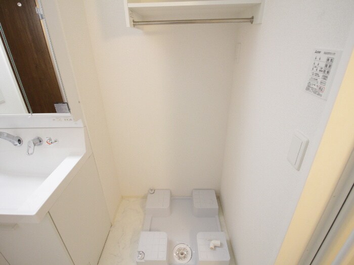 物件内観写真14　(洗濯機置場)