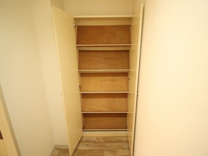 物件内観写真18　(靴箱)