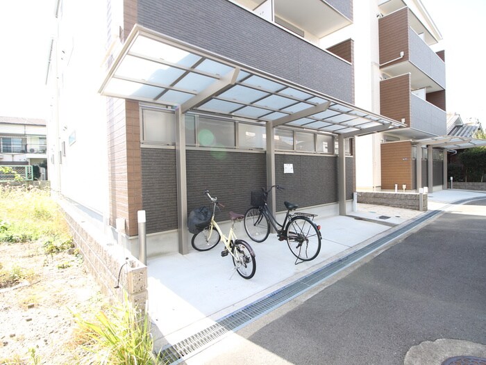 物件外観写真3　(駐輪場)