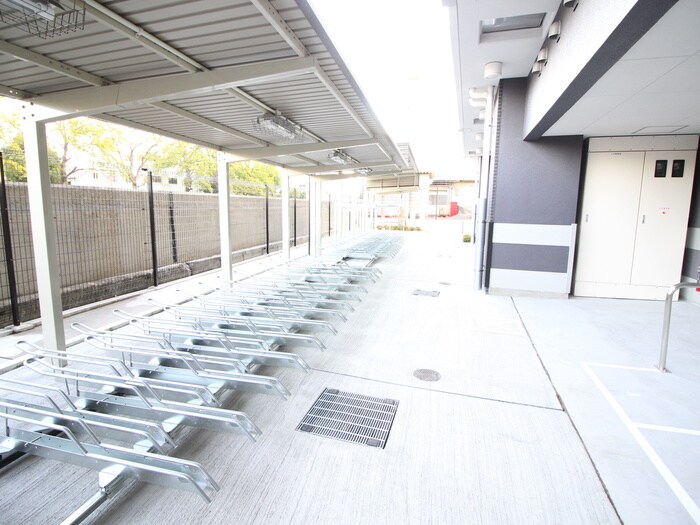 物件外観写真3　(駐輪場)