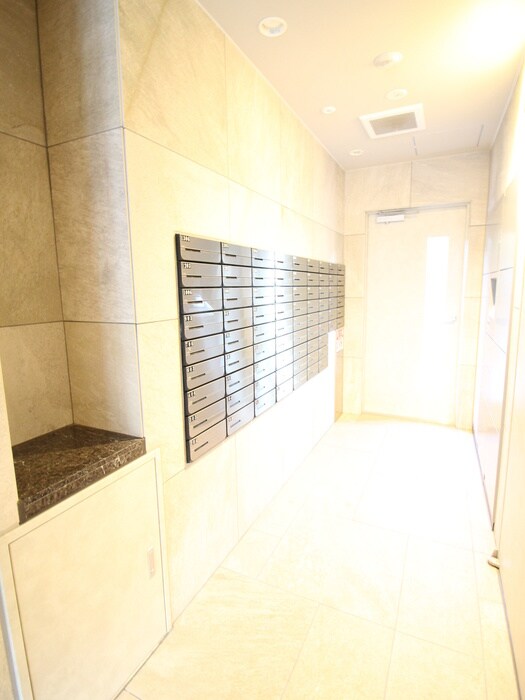 物件外観写真5　(エントランス部分)