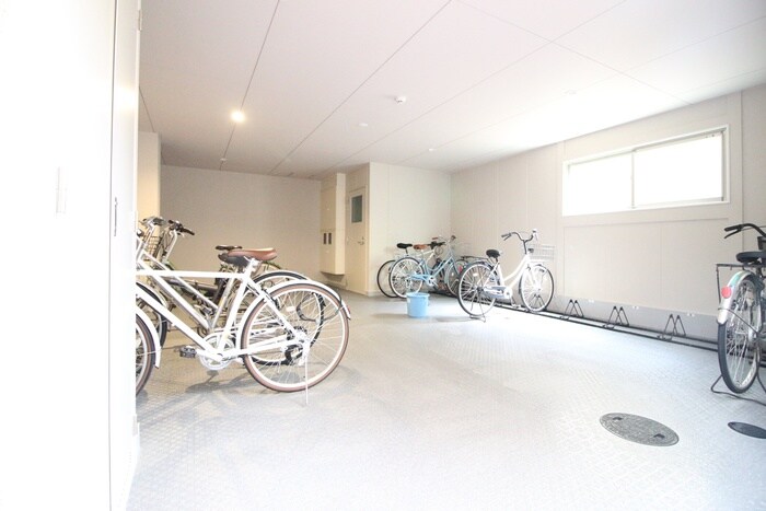 物件外観写真4　(駐輪場)