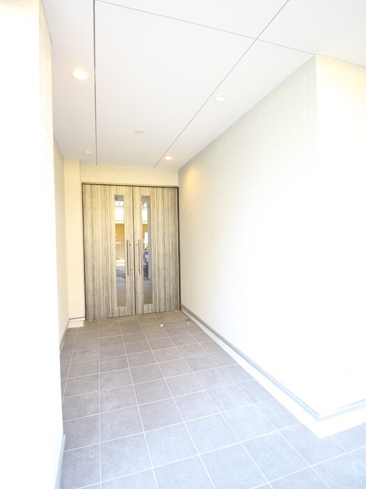 物件外観写真6　(エントランス部分)
