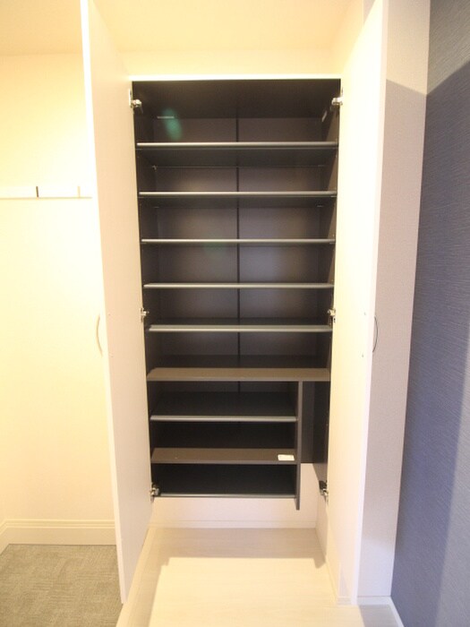 物件内観写真8　(靴箱)