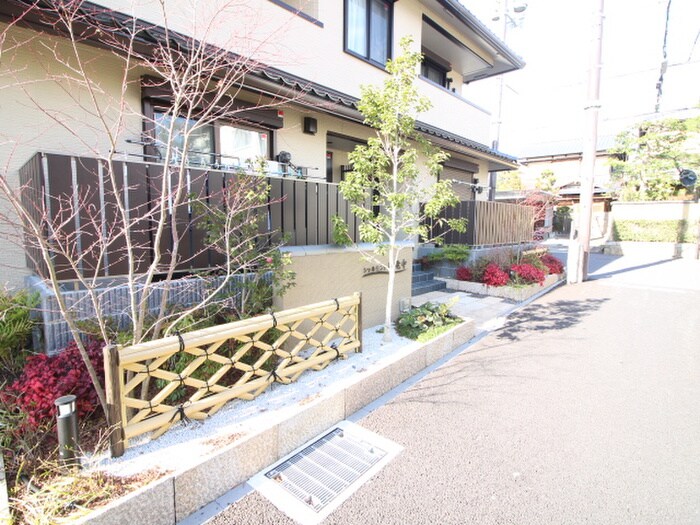 物件外観写真5　(エントランス部分)