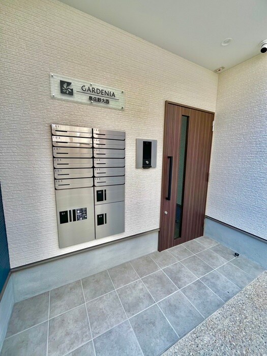 物件外観写真3　(エントランス部分)