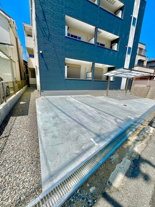 物件外観写真4　(駐車場)