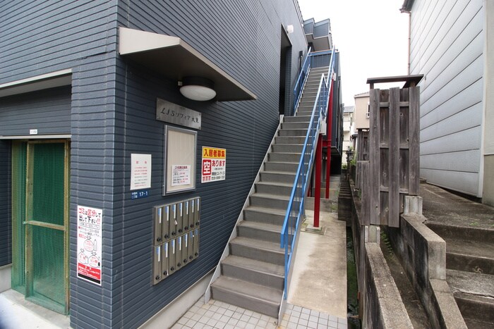 物件外観写真2　(エントランス部分)