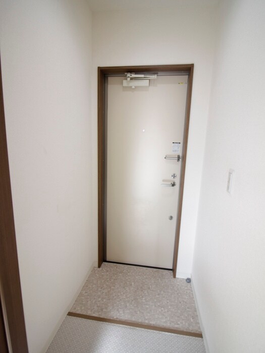 物件内観写真7　(玄関)