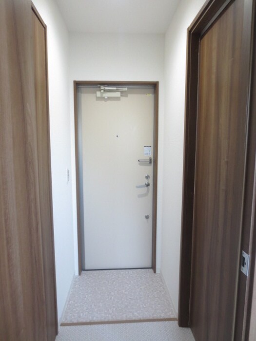 物件内観写真7　(玄関)