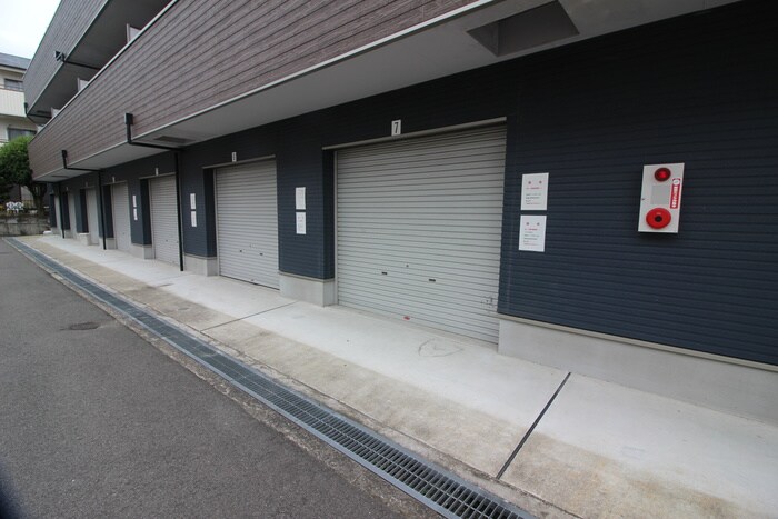 物件外観写真5　(駐車場)