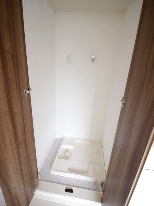 物件内観写真10　(洗濯機置場)