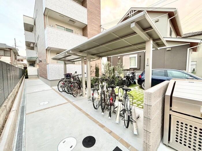 物件外観写真2　(駐輪場)