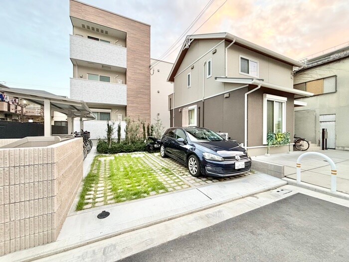 物件外観写真3　(駐車場)