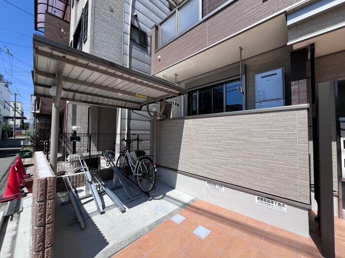 物件外観写真3　(駐輪場)