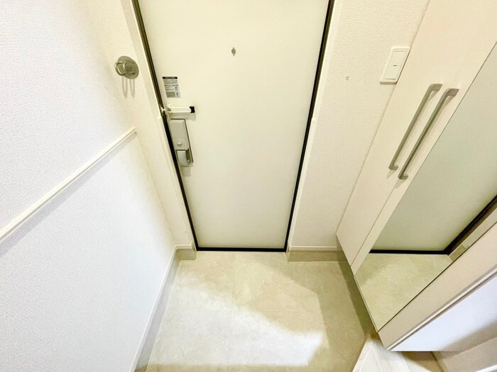 物件内観写真17　(玄関)