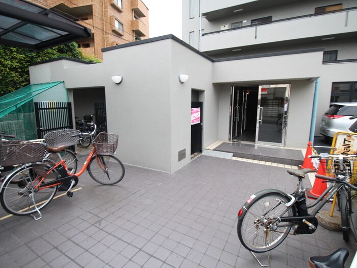 物件外観写真3　(駐輪場)