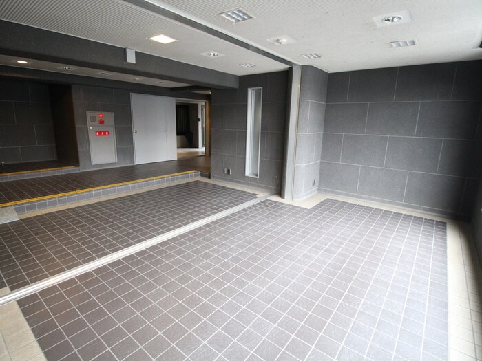 物件外観写真4　(エントランス部分)